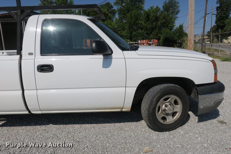 image for item DE3782 2004 Chevrolet Silverado 1500 pickup truck