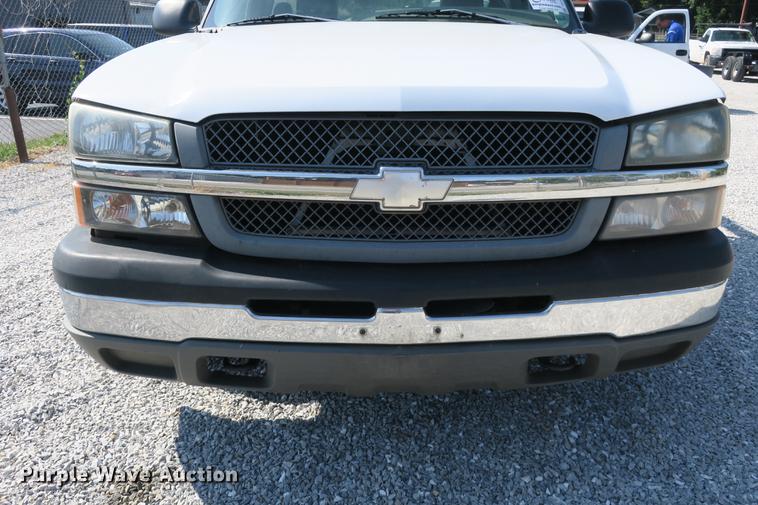 image for item DE3782 2004 Chevrolet Silverado 1500 pickup truck