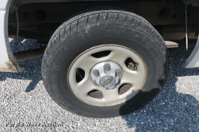 image for item DE3782 2004 Chevrolet Silverado 1500 pickup truck