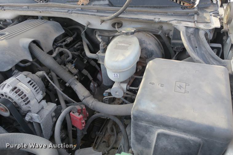 image for item DE3782 2004 Chevrolet Silverado 1500 pickup truck