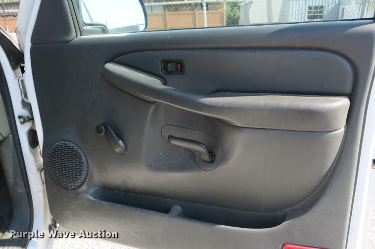 image for item DE3782 2004 Chevrolet Silverado 1500 pickup truck