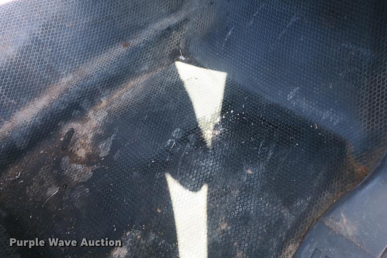 image for item DE3782 2004 Chevrolet Silverado 1500 pickup truck