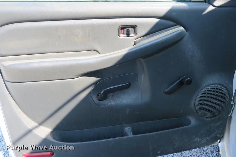 image for item DE3782 2004 Chevrolet Silverado 1500 pickup truck