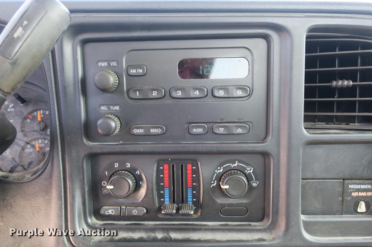 image for item DE3782 2004 Chevrolet Silverado 1500 pickup truck