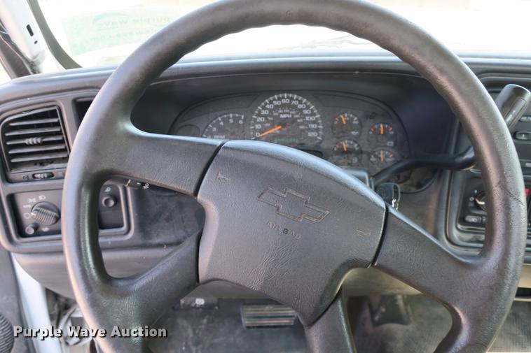 image for item DE3782 2004 Chevrolet Silverado 1500 pickup truck