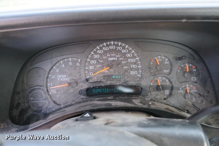 image for item DE3782 2004 Chevrolet Silverado 1500 pickup truck