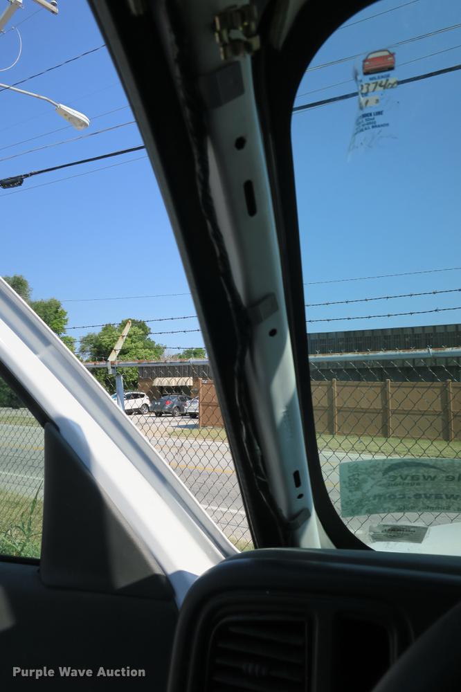 image for item DE3782 2004 Chevrolet Silverado 1500 pickup truck