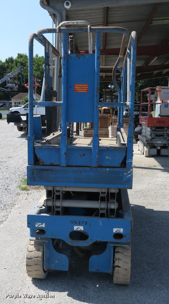 image for item DE3783 1999 Genie GS-2032 scissor lift