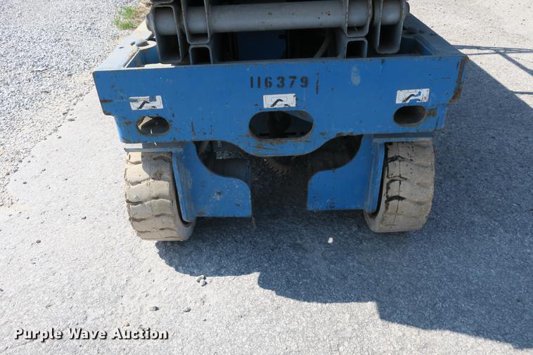 image for item DE3783 1999 Genie GS-2032 scissor lift