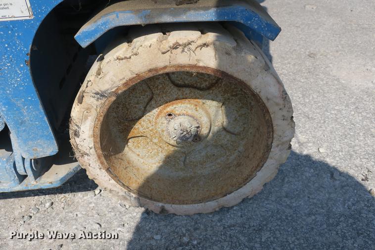 image for item DE3783 1999 Genie GS-2032 scissor lift