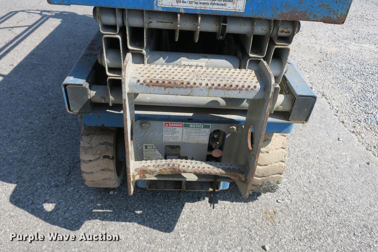 image for item DE3783 1999 Genie GS-2032 scissor lift