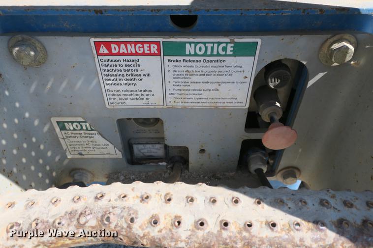 image for item DE3783 1999 Genie GS-2032 scissor lift