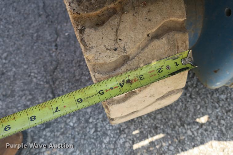 image for item DE3783 1999 Genie GS-2032 scissor lift