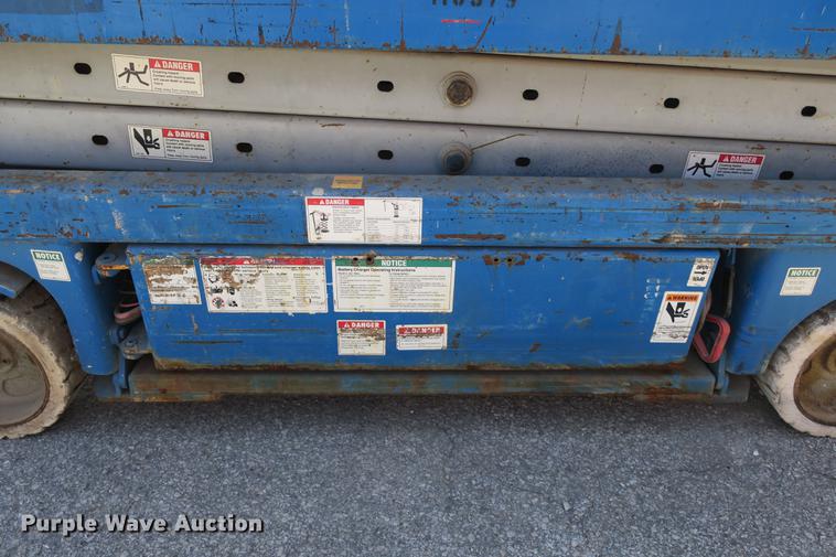image for item DE3783 1999 Genie GS-2032 scissor lift