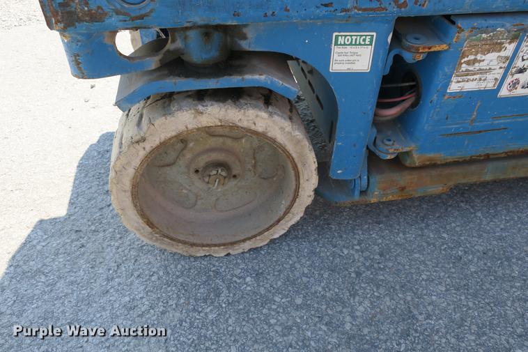 image for item DE3783 1999 Genie GS-2032 scissor lift
