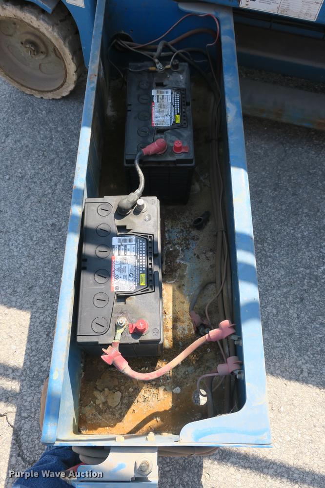 image for item DE3783 1999 Genie GS-2032 scissor lift