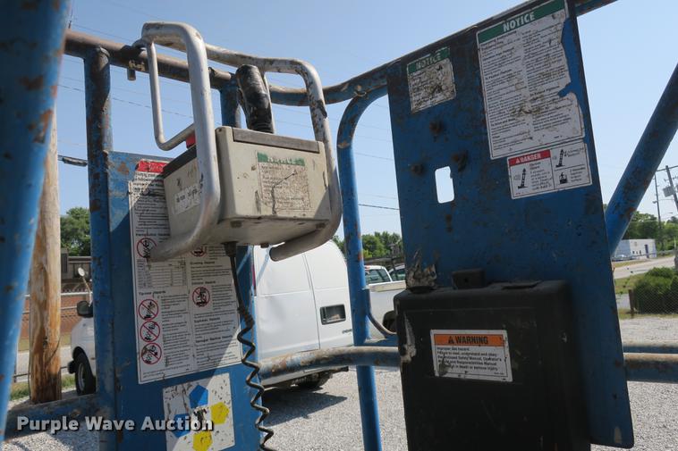 image for item DE3783 1999 Genie GS-2032 scissor lift