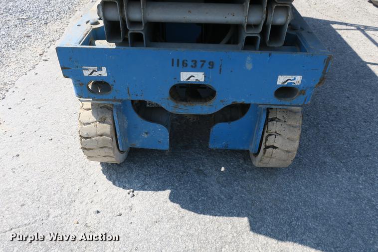image for item DE3783 1999 Genie GS-2032 scissor lift