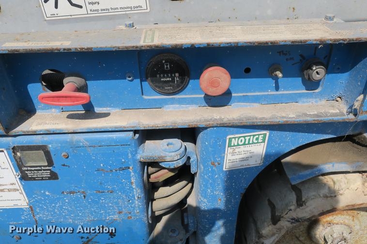 image for item DE3783 1999 Genie GS-2032 scissor lift
