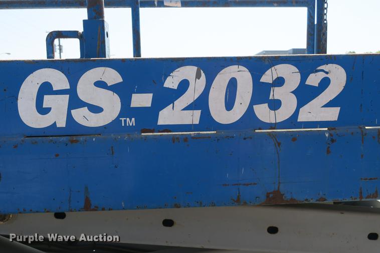image for item DE3783 1999 Genie GS-2032 scissor lift