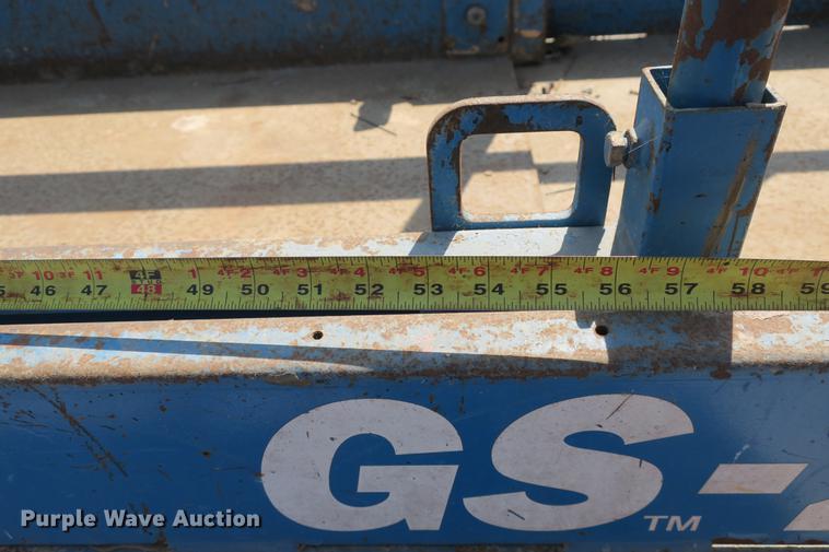 image for item DE3783 1999 Genie GS-2032 scissor lift