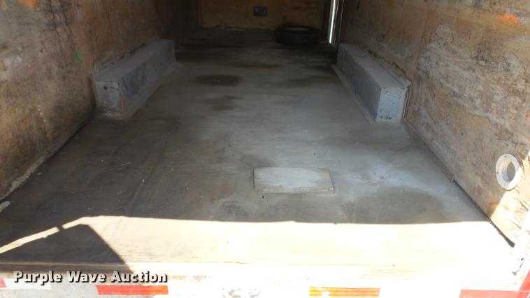 image for item DE7198 2004 Wells Cargo enclosed cargo trailer