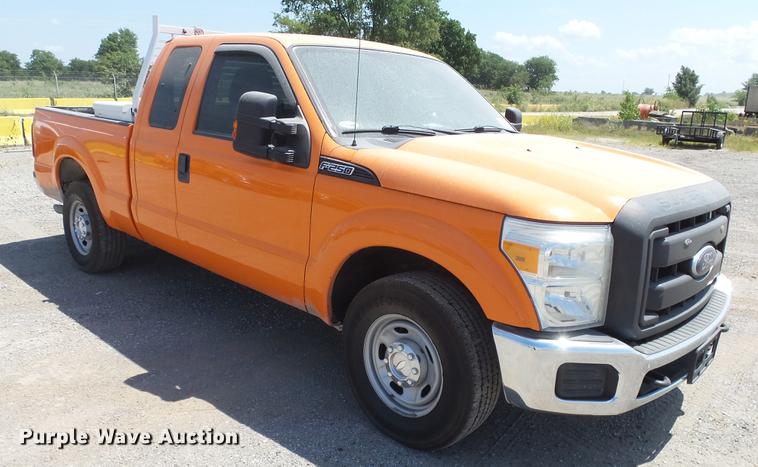 image for item DE7206 2013 Ford F250 Super Duty SuperCab pickup truck