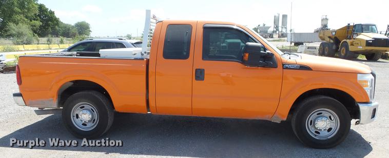 image for item DE7206 2013 Ford F250 Super Duty SuperCab pickup truck