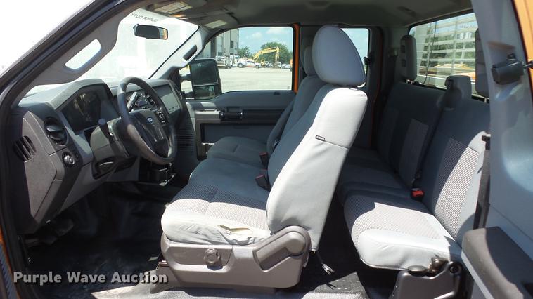 image for item DE7206 2013 Ford F250 Super Duty SuperCab pickup truck