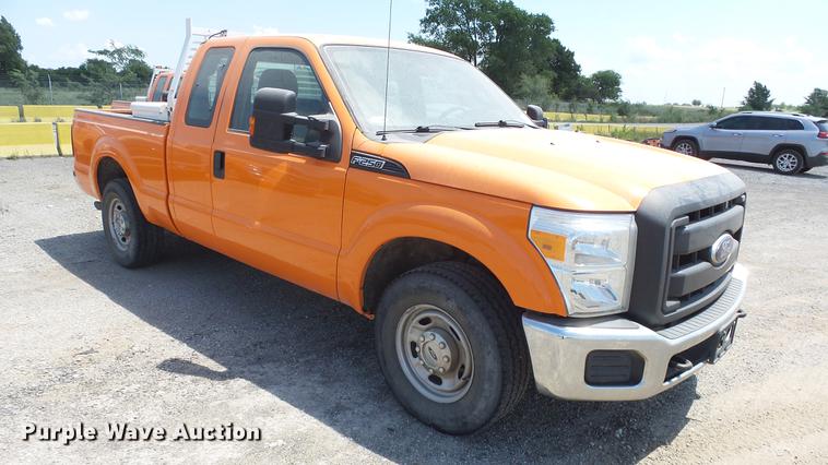 image for item DE7208 2013 Ford F250 Super Duty SuperCab pickup truck