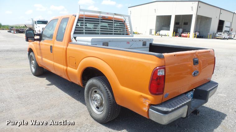 image for item DE7208 2013 Ford F250 Super Duty SuperCab pickup truck