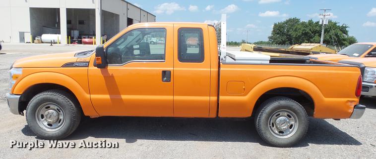 image for item DE7208 2013 Ford F250 Super Duty SuperCab pickup truck