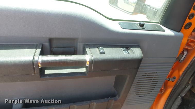 image for item DE7208 2013 Ford F250 Super Duty SuperCab pickup truck