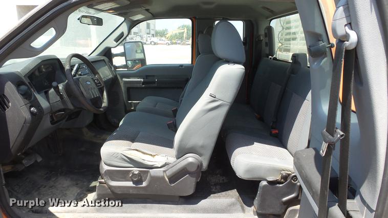 image for item DE7208 2013 Ford F250 Super Duty SuperCab pickup truck