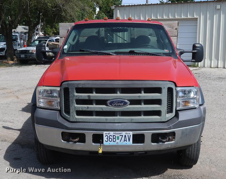image for item DF2314 2006 Ford F450 Super Duty flatbed truck