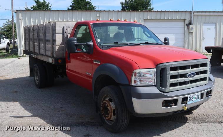 image for item DF2314 2006 Ford F450 Super Duty flatbed truck