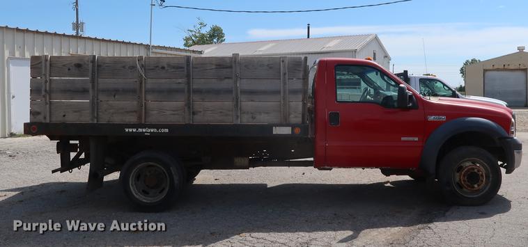 image for item DF2314 2006 Ford F450 Super Duty flatbed truck