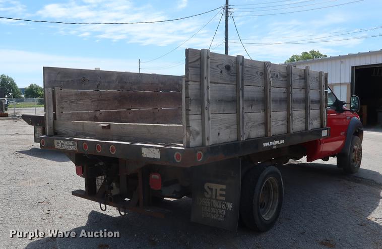 image for item DF2314 2006 Ford F450 Super Duty flatbed truck