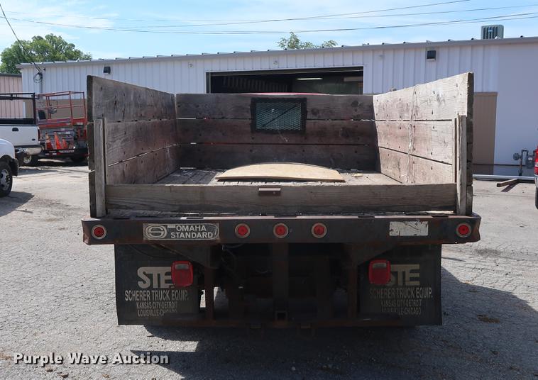 image for item DF2314 2006 Ford F450 Super Duty flatbed truck