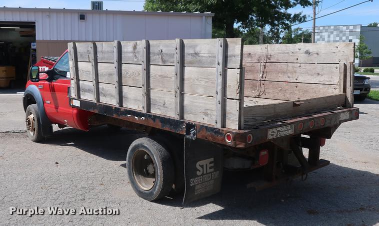 image for item DF2314 2006 Ford F450 Super Duty flatbed truck