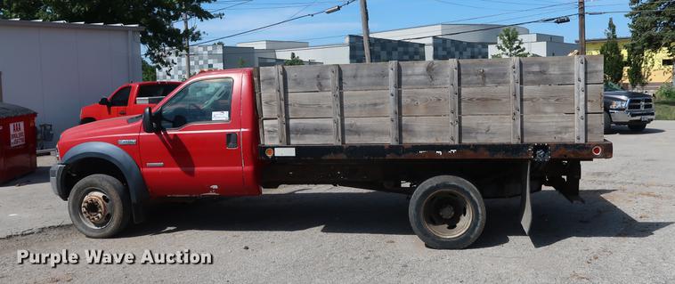 image for item DF2314 2006 Ford F450 Super Duty flatbed truck