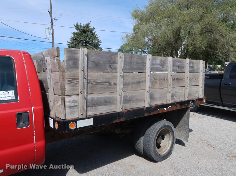 image for item DF2314 2006 Ford F450 Super Duty flatbed truck