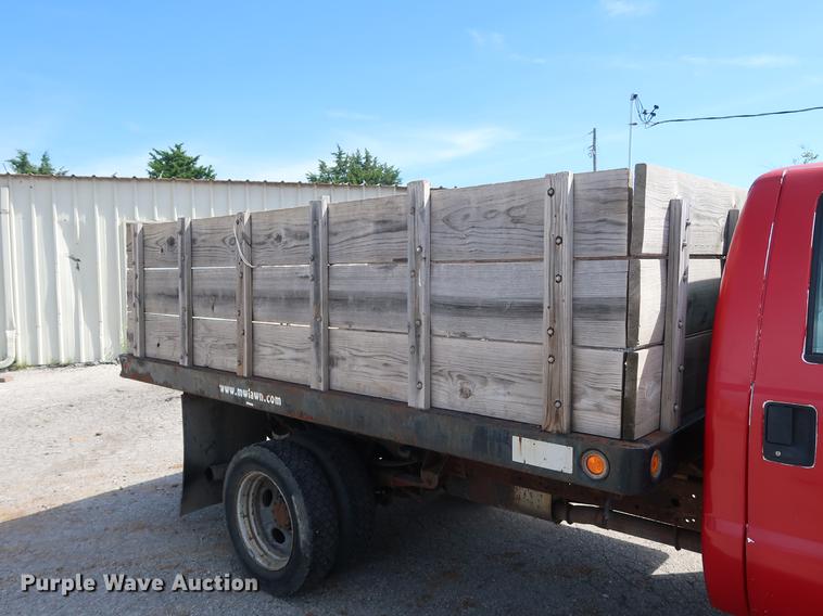 image for item DF2314 2006 Ford F450 Super Duty flatbed truck