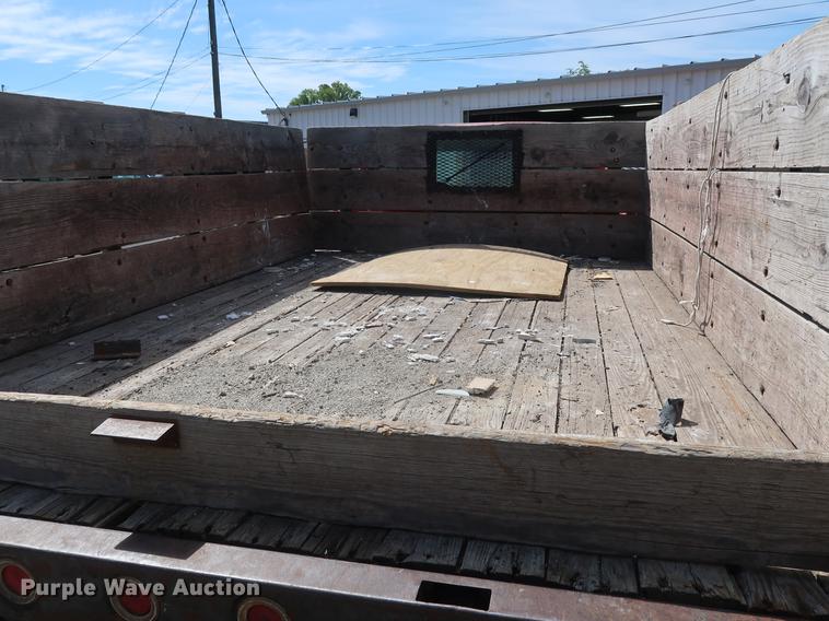 image for item DF2314 2006 Ford F450 Super Duty flatbed truck