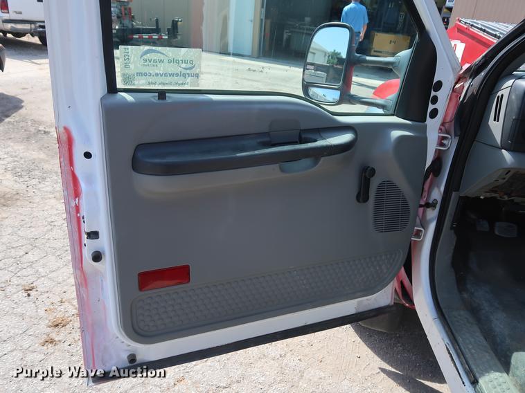 image for item DF2314 2006 Ford F450 Super Duty flatbed truck