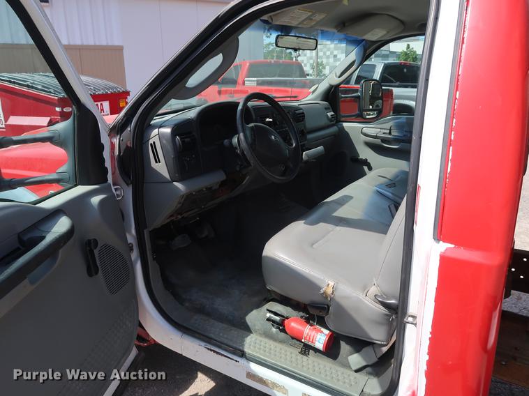 image for item DF2314 2006 Ford F450 Super Duty flatbed truck