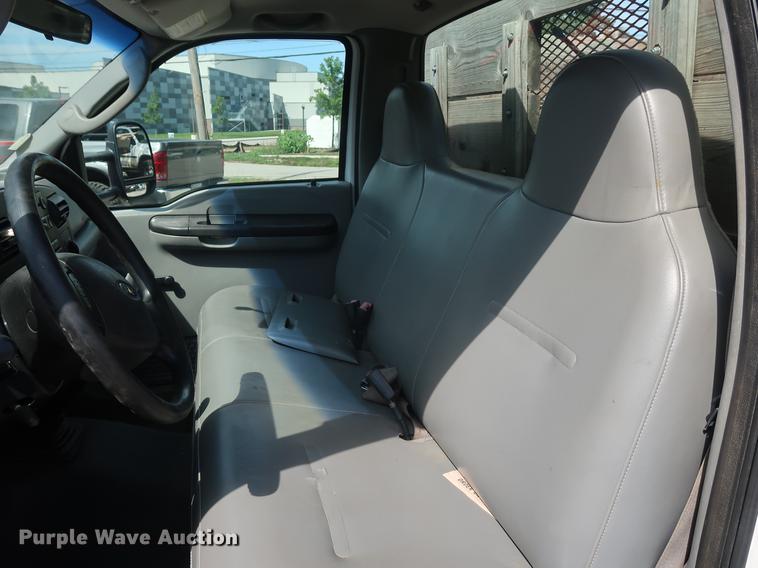 image for item DF2314 2006 Ford F450 Super Duty flatbed truck