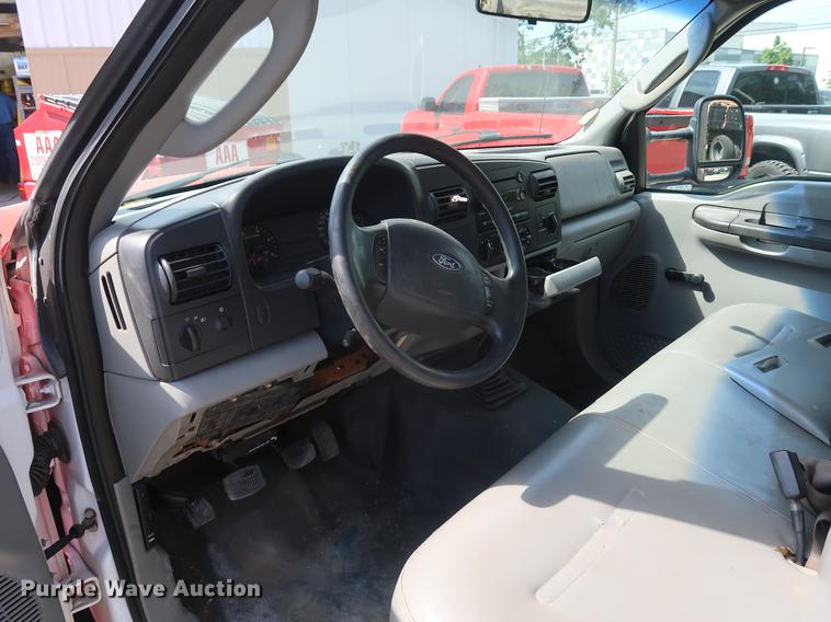 image for item DF2314 2006 Ford F450 Super Duty flatbed truck