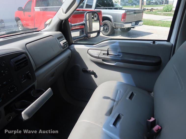 image for item DF2314 2006 Ford F450 Super Duty flatbed truck