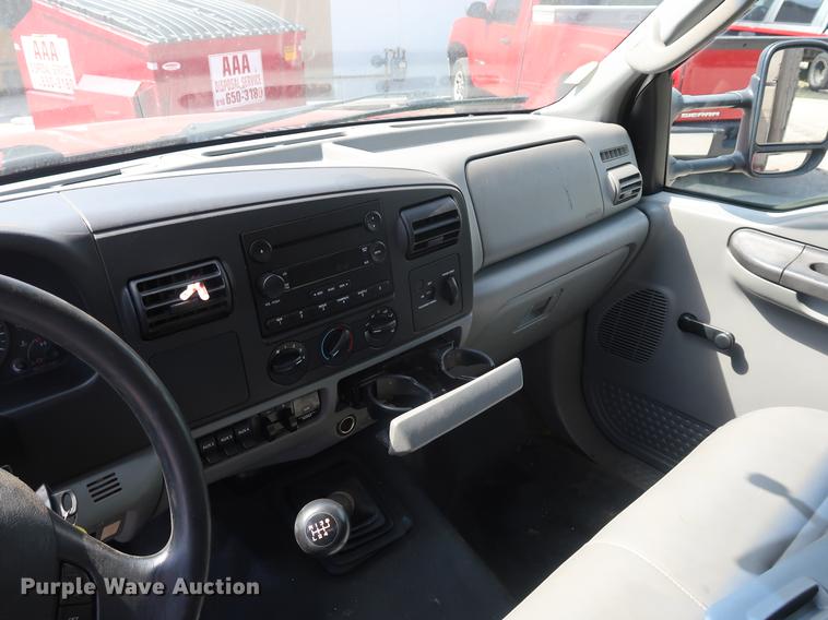 image for item DF2314 2006 Ford F450 Super Duty flatbed truck